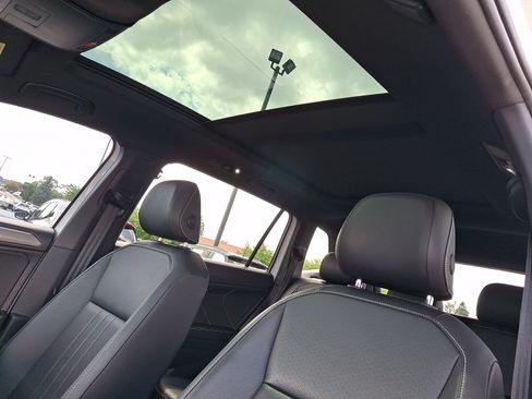 Used 2022 Volkswagen Tiguan SE R-Line AWD/4WD image 14