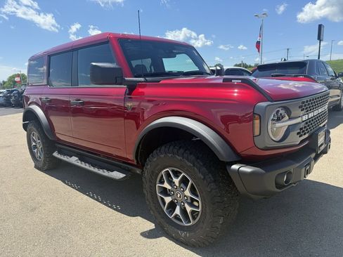 New 2025 Ford Bronco Badlands image 2