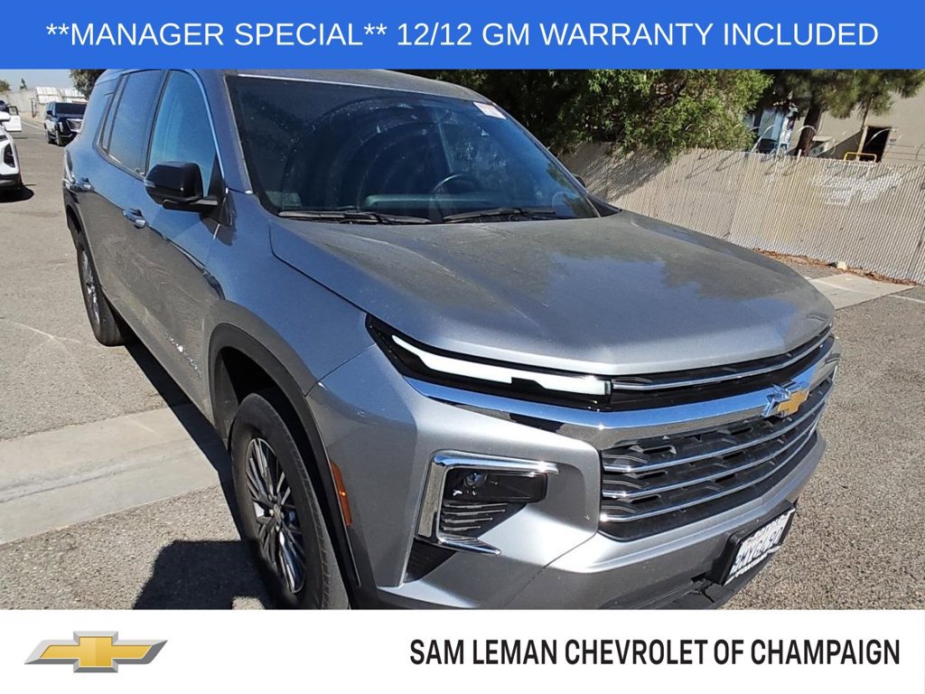 Used 2024 Chevrolet Traverse LT w/ Trailering Package FWD image 1
