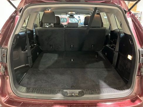 Used 2018 Toyota Highlander LE AWD/4WD image 32