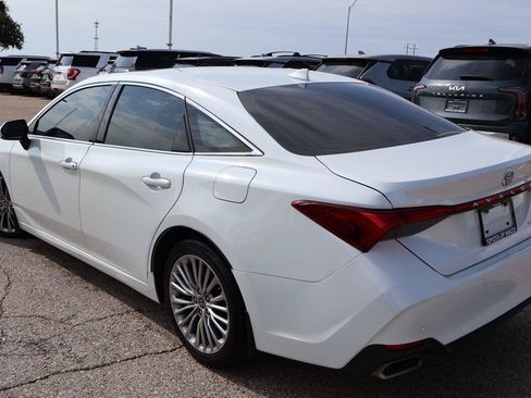 Used 2022 Toyota Avalon Limited w/ Advanced Safety Package FWD image 5