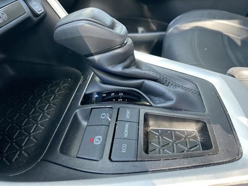 Used 2025 Toyota RAV4 XLE FWD image 25