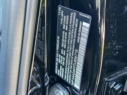 New 2026 Porsche Macan AWD/4WD image 33