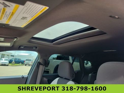 Used 2024 Chevrolet Trax RS w/ Sunroof Package FWD image 12