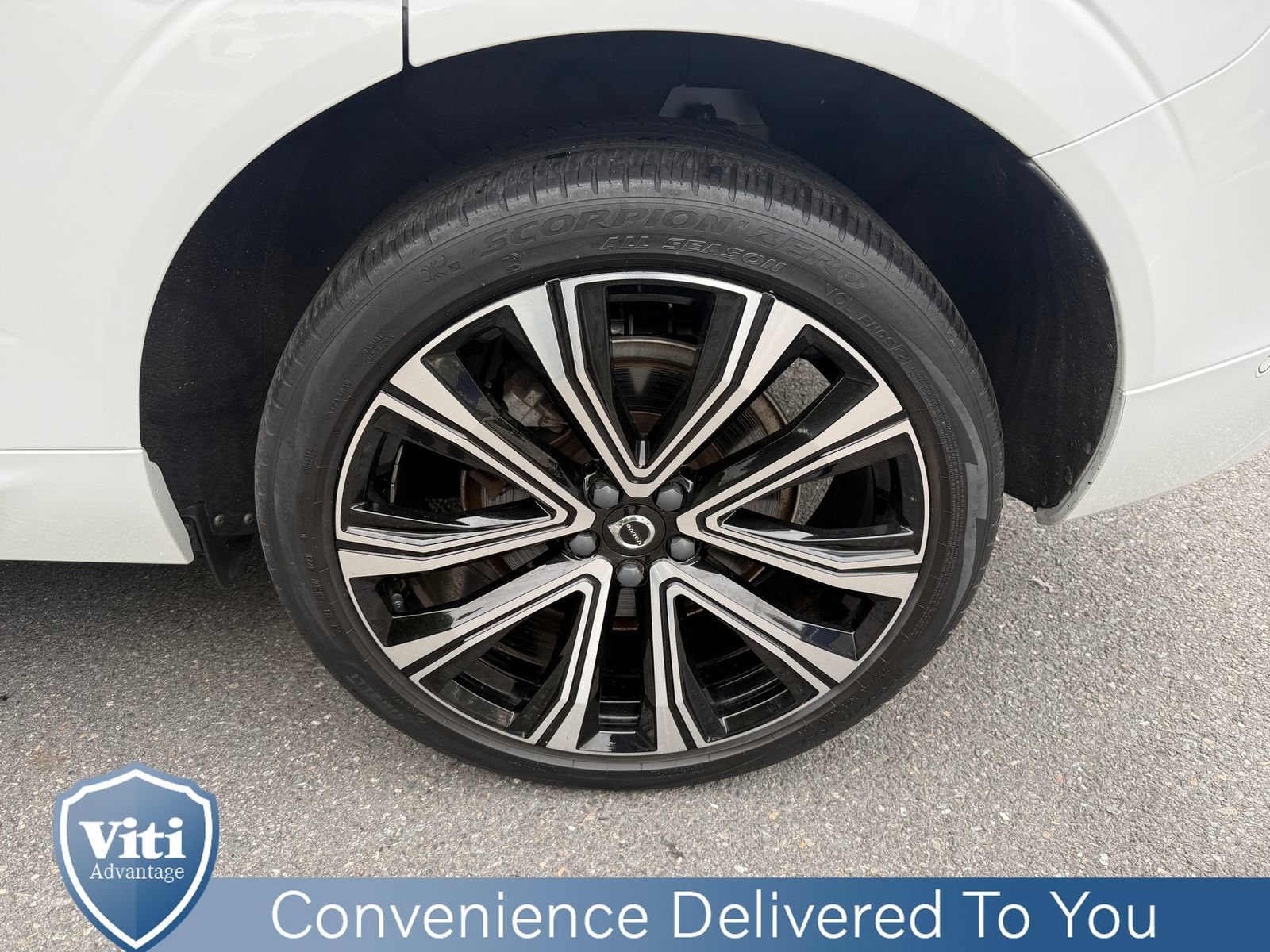 Certified 2023 Volvo XC60 B6 Ultimate w/ Protection Package Premier AWD/4WD image 13
