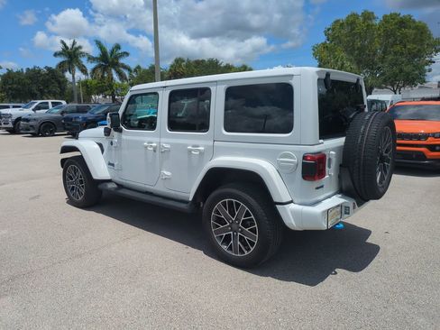 Used 2023 Jeep Wrangler Unlimited Sahara AWD/4WD image 8