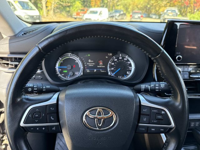 Used 2023 Toyota Highlander LE FWD image 32