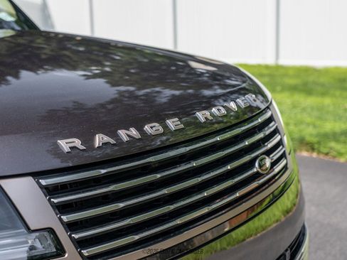 Used 2025 Land Rover Range Rover SV AWD/4WD image 57