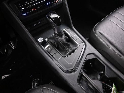Used 2022 Volkswagen Tiguan SE w/ Panoramic Sunroof Package FWD image 33