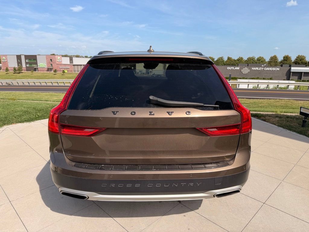 Used 2017 Volvo V90 T6 Cross Country AWD/4WD image 8