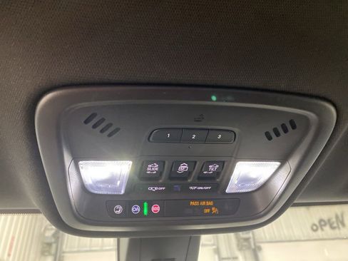 Used 2023 Chevrolet Traverse LT w/ LT Premium Package AWD/4WD image 43