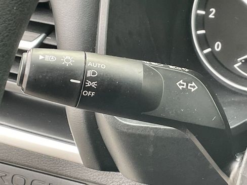 Used 2023 Nissan Rogue S image 33