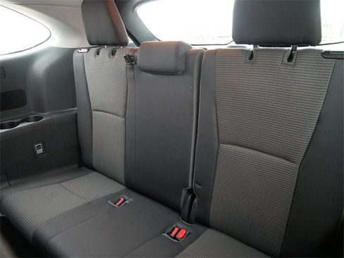 Used 2020 Toyota Highlander LE image 16