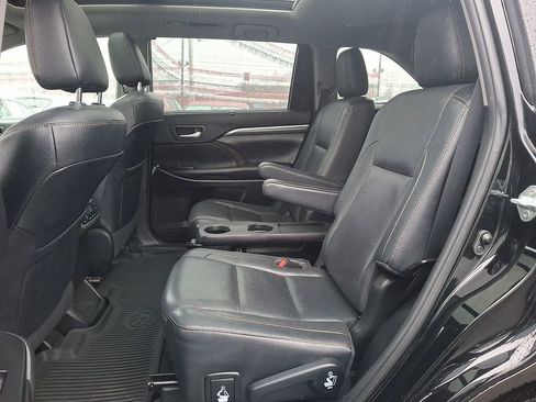 Used 2019 Toyota Highlander Limited Platinum image 12