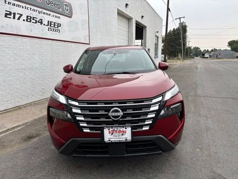 Used 2024 Nissan Rogue SV AWD/4WD image 3