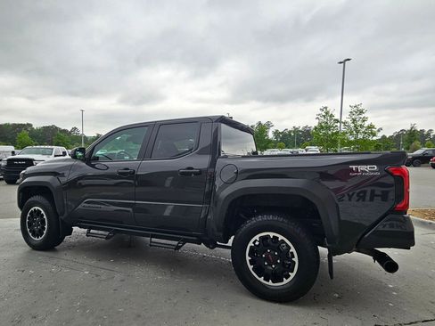 Used 2024 Toyota Tacoma TRD Off-Road AWD/4WD image 5
