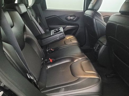 Used 2019 Jeep Cherokee Latitude Plus w/ Comfort/Convenience Group image 19