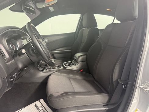 Used 2019 Dodge Charger SXT AWD/4WD image 7