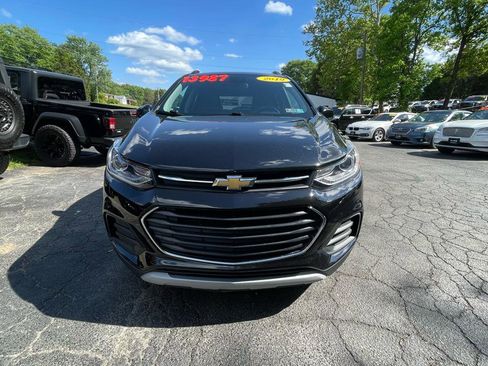 Used 2019 Chevrolet Trax LT w/ LT Convenience Package AWD/4WD image 14