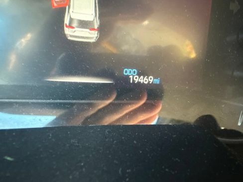 Used 2024 Toyota RAV4 XLE FWD image 5