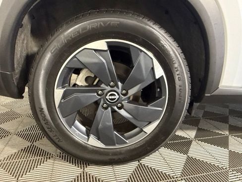 Used 2024 Nissan Rogue SV AWD/4WD image 12