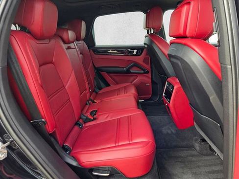 Used 2021 Porsche Cayenne image 21