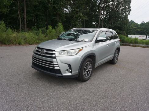 Used 2018 Toyota Highlander XLE FWD image 25