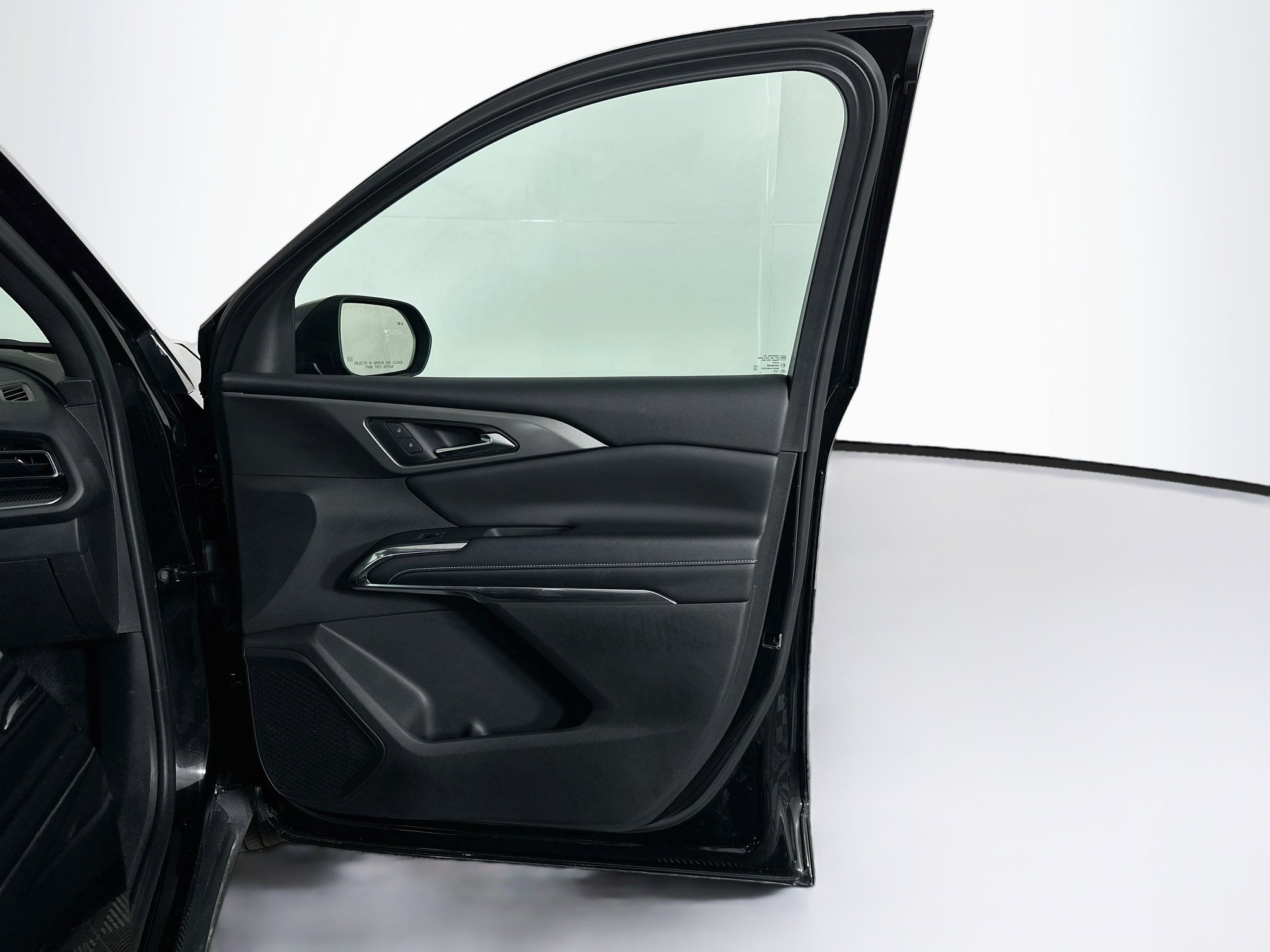 Used 2025 Chevrolet Traverse LT FWD image 34