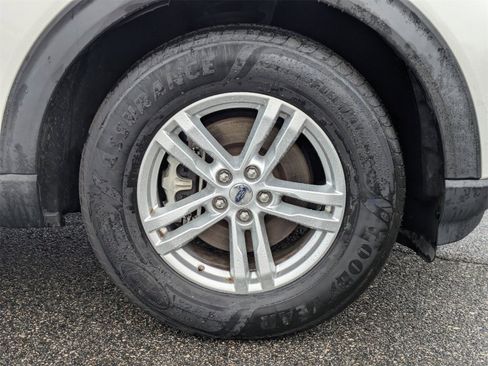 Used 2020 Ford Explorer XLT w/ Equipment Group 202A image 12