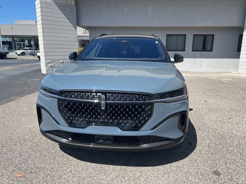 Used 2025 Lincoln Nautilus Reserve w/ Jet Appearance Package image 4