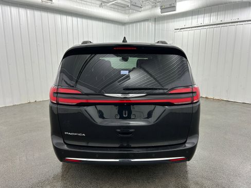 Used 2022 Chrysler Pacifica Touring-L FWD image 32