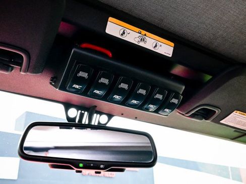 Used 2018 Jeep Wrangler Rubicon w/ Power Convenience Group image 47