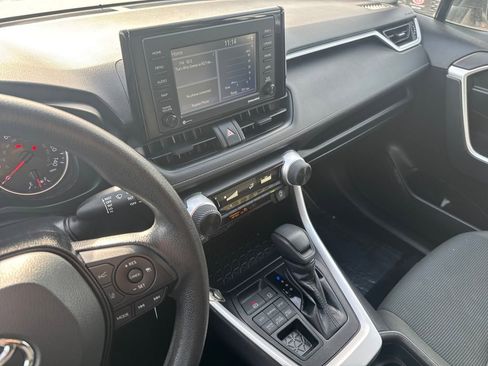 Used 2021 Toyota RAV4 LE image 21