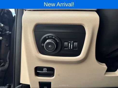 Used 2024 Jeep Grand Cherokee Limited AWD/4WD image 16
