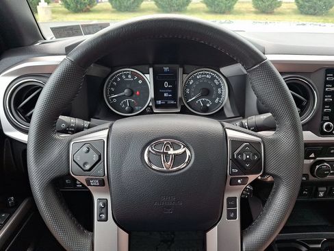 Certified 2023 Toyota Tacoma Limited AWD/4WD image 19