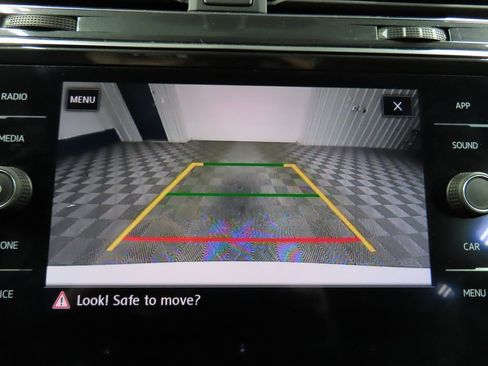 Used 2019 Volkswagen Tiguan SE image 14