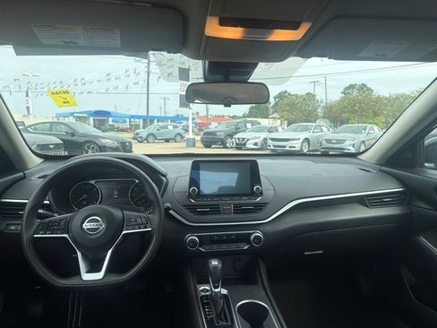 Used 2022 Nissan Altima 2.5 SV FWD image 9