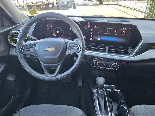 Used 2025 Chevrolet Trax LT FWD image 14