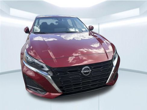Used 2023 Nissan Altima 2.5 SV w/ SV Premium Package FWD image 2