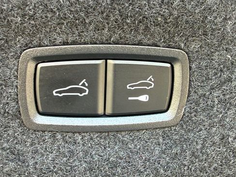 Used 2023 Porsche Taycan 4S w/ Premium Package image 31