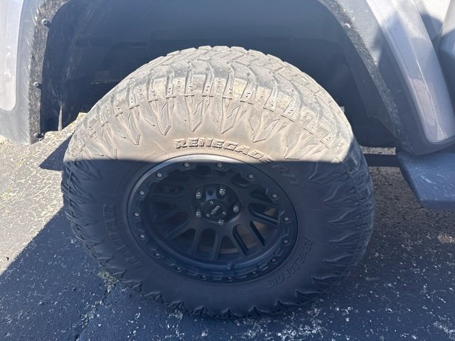 Used 2020 Jeep Gladiator Overland AWD/4WD image 8