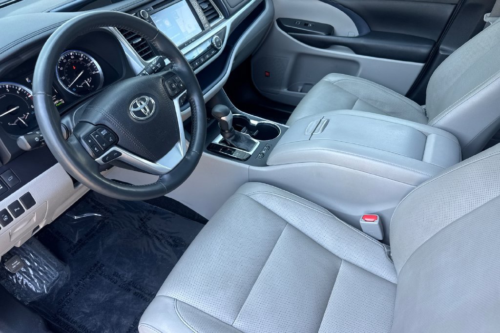 Used 2019 Toyota Highlander Limited Platinum AWD/4WD image 9