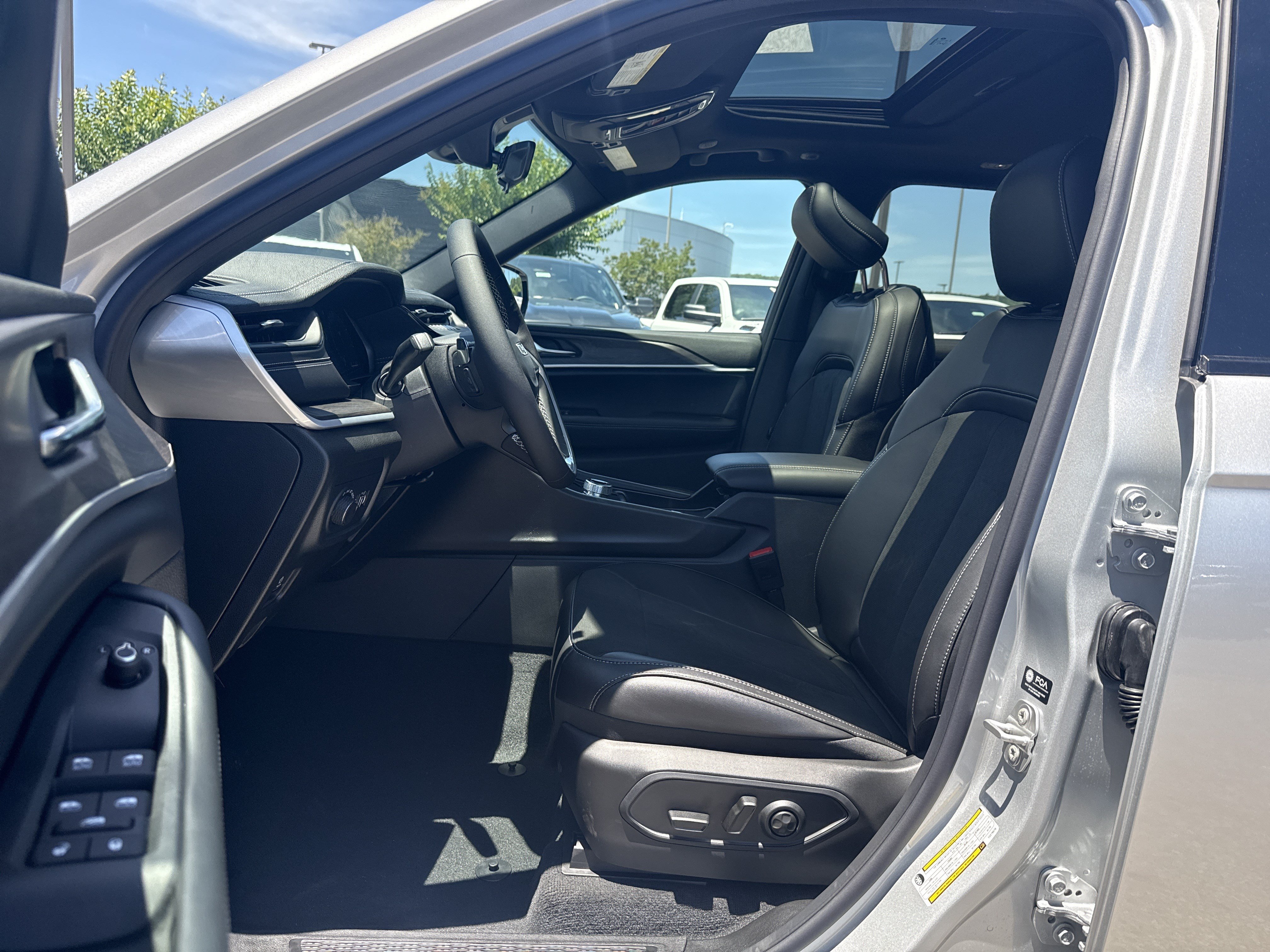 New 2026 Jeep Grand Cherokee Altitude RWD image 9