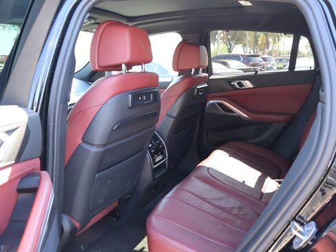 Used 2022 BMW X6 xDrive40i w/ Executive Package image 39
