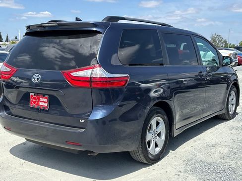 Used 2018 Toyota Sienna LE FWD image 3