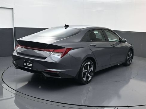 Used 2023 Hyundai Elantra SEL w/ Convenience Package FWD image 3