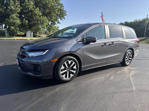 Used 2025 Honda Odyssey EX-L image 4