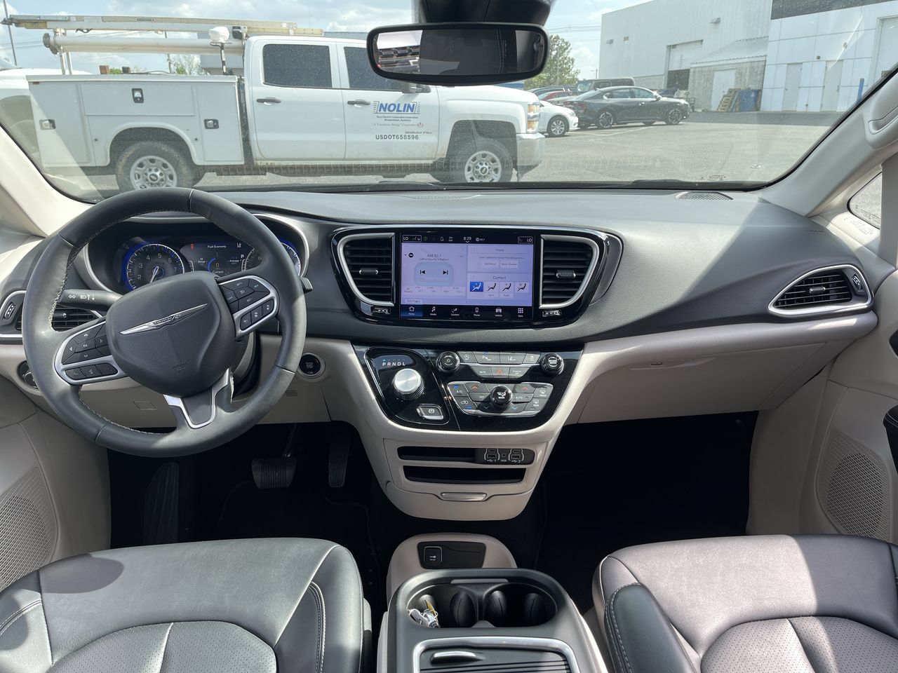 Used 2024 Chrysler Pacifica Touring-L FWD image 19