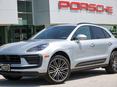 Certified 2026 Porsche Macan AWD/4WD image 12