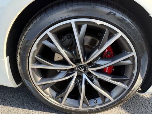 Used 2022 Maserati Quattroporte GT image 9